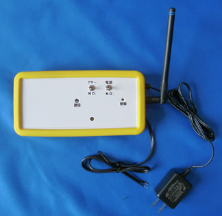 ACアダプターでも電池でも駆動する特定小電力無線受信機の製作例。