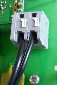 無線式接点スイッチ（無線受信機）内部の端子台